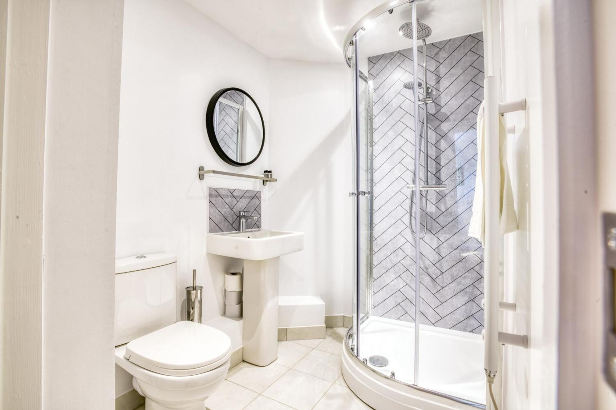 Suite 3 - 1 Bed Apartment King Size Bed 링컨 외부 사진
